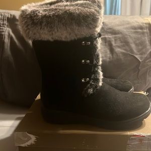 LC Clinton black boots